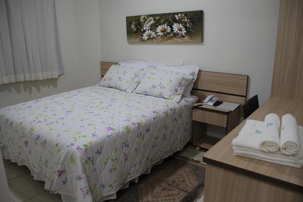 Hotel Monet Ерешим Екстериор снимка