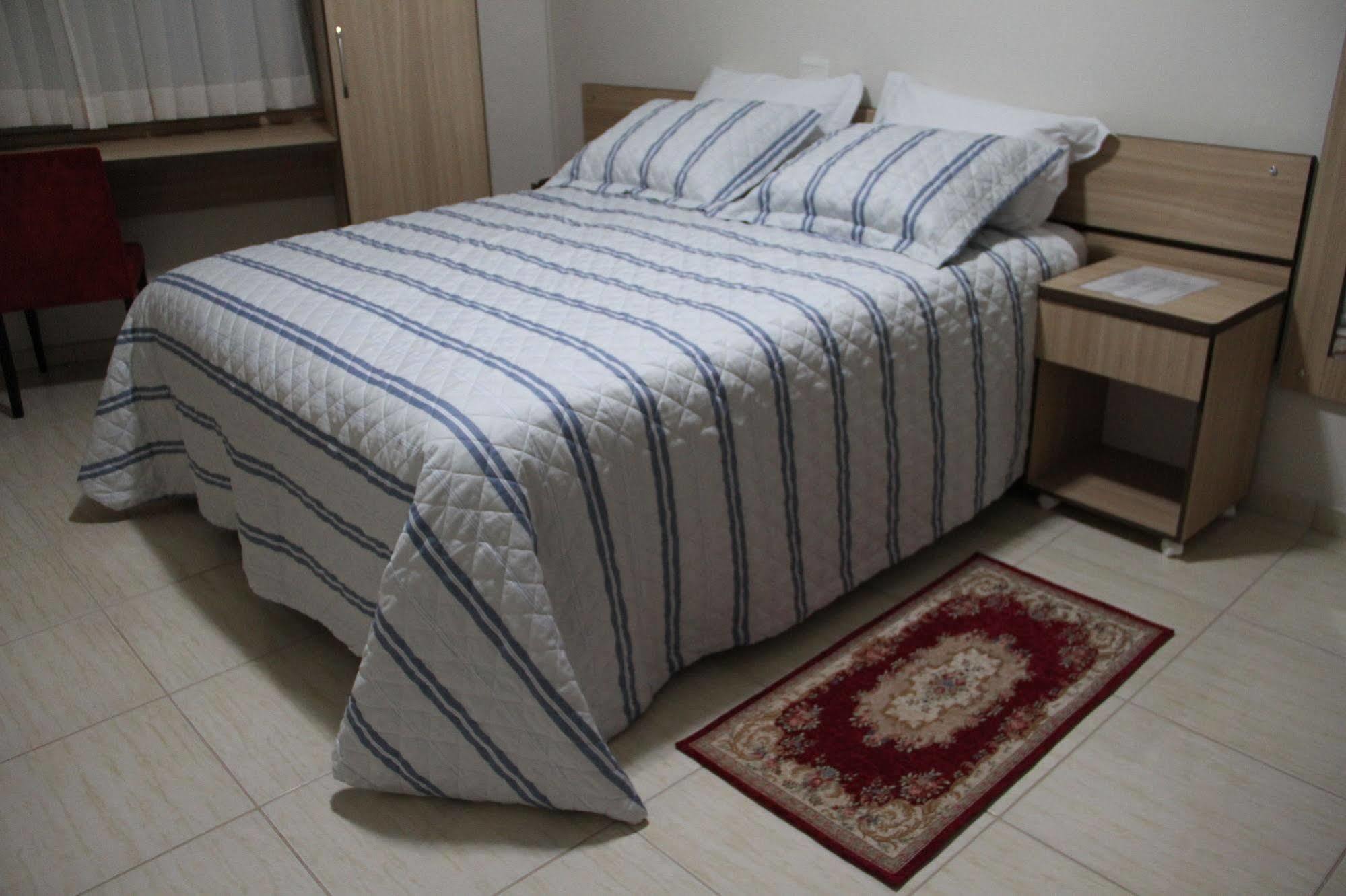 Hotel Monet Ерешим Екстериор снимка